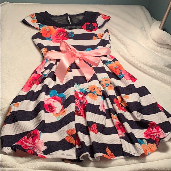 Zuni colorful fun dress size 6 w satin pink sash